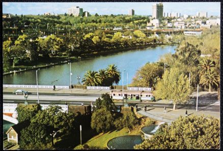 Melbourne Australia Postcard Princes Bridge And South Gate Fountain 1976