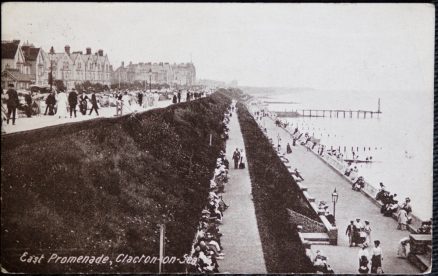 Clacton Vintage 1911 Postcard East Promenade