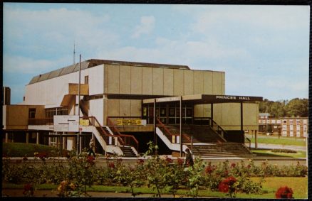 Aldershot Postcard Hants Hampshire Civic Hall Showing Ideal Home Exhibition